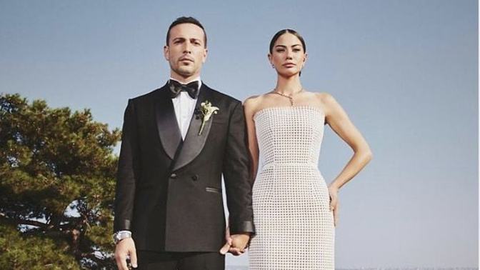 Demet Özdemir ve Oğuzhan Koç 8 aylık evliliklerini bugün sonlandırmış. Ne düşünüyorsunuz?