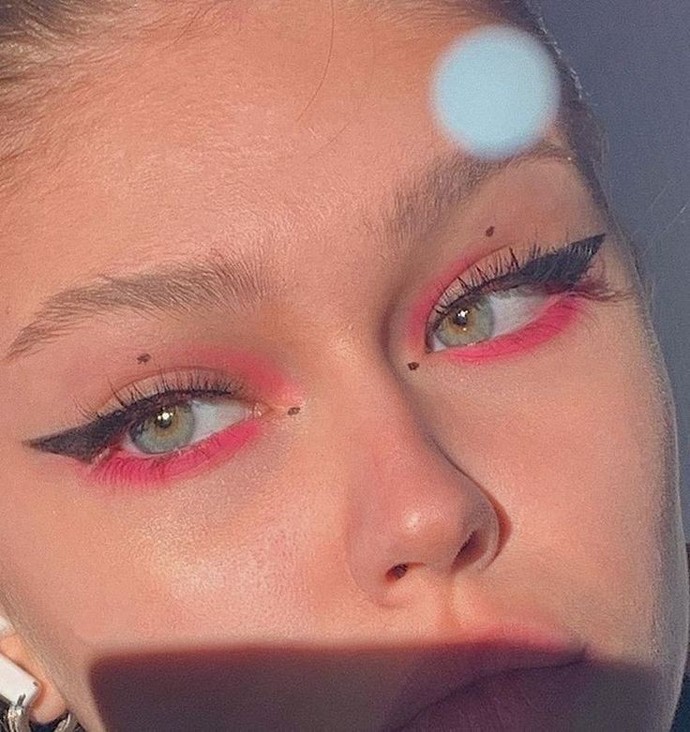 Makyajda eyelinerın çok düzgün olması önemli mi?