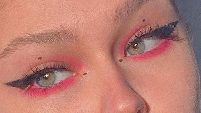 Makyajda eyelinerın çok düzgün olması önemli mi?