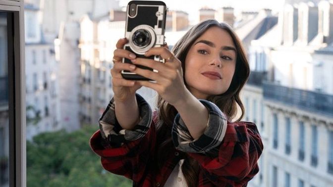 Sanalda fake fotoğraf atan insan öz güvensiz midir?
