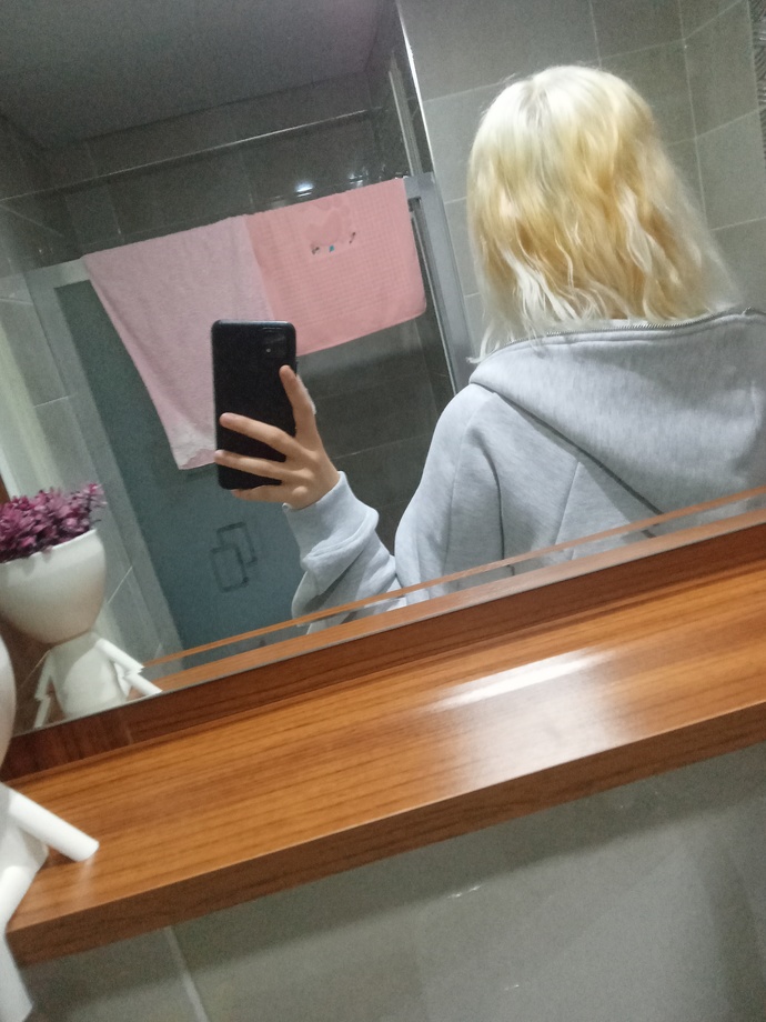 Saçımı yeni boyattım. Bu iğrenç rengin gitmesi için yapabileceğim bir şey var mı?
