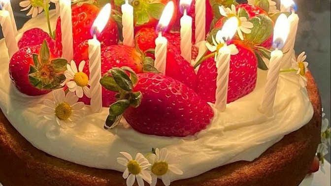 Doğum günümüzü pasta ile kutlamazsak yeni yaşımıza girmez miyiz?