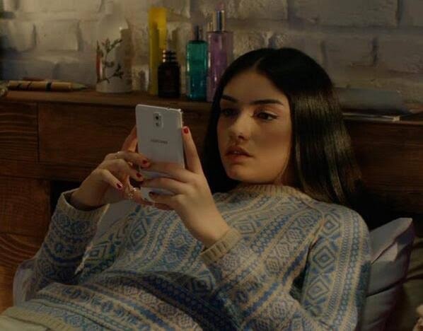 Çekici bir ses tonu tek başına etkilemeye yeter mi?