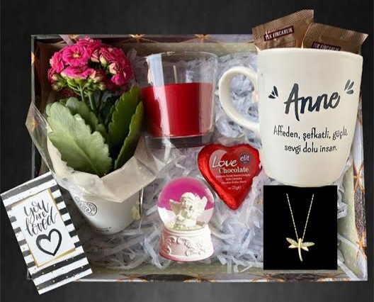 Bütün dünyaya göre anne, bana göre bütün dünya ❤