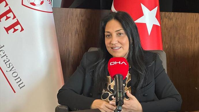 Nüket Küçükel Ezberci