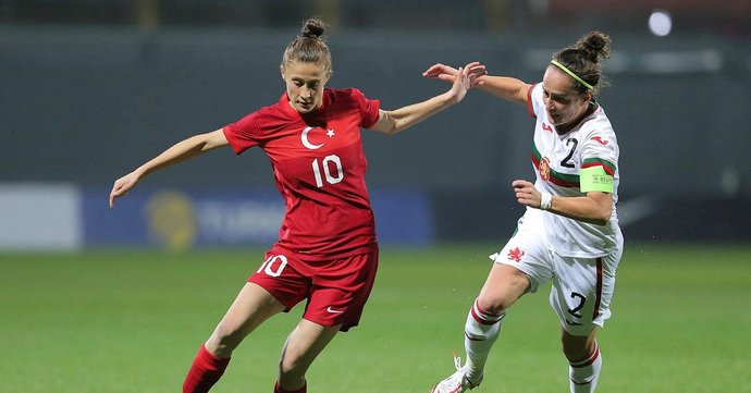 Türkiyede daha çok kadın futbolu izlesek ne heyecanlı olmaz mı?