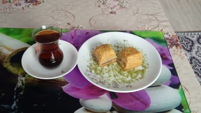 Çayın yanında en güzel ne durur?