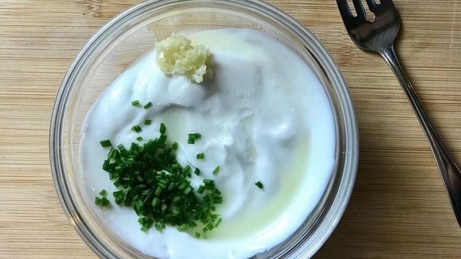 Sarımsaklı yoğurt mu yoksa sade yoğurt mu?