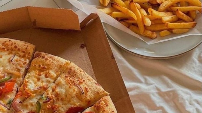 Pizza yanında patates kızartması yenir mi?