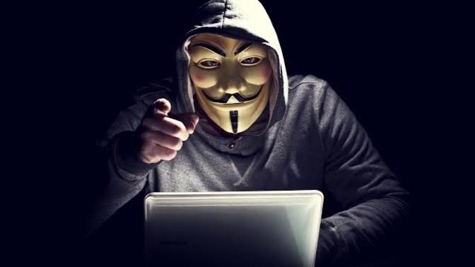 Hacker biri yüzünü sosyal medyada göstermez mi, neden?