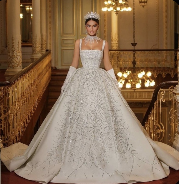 Birazda gelinlikleri konuşalım 👰🏻‍♀️💐?