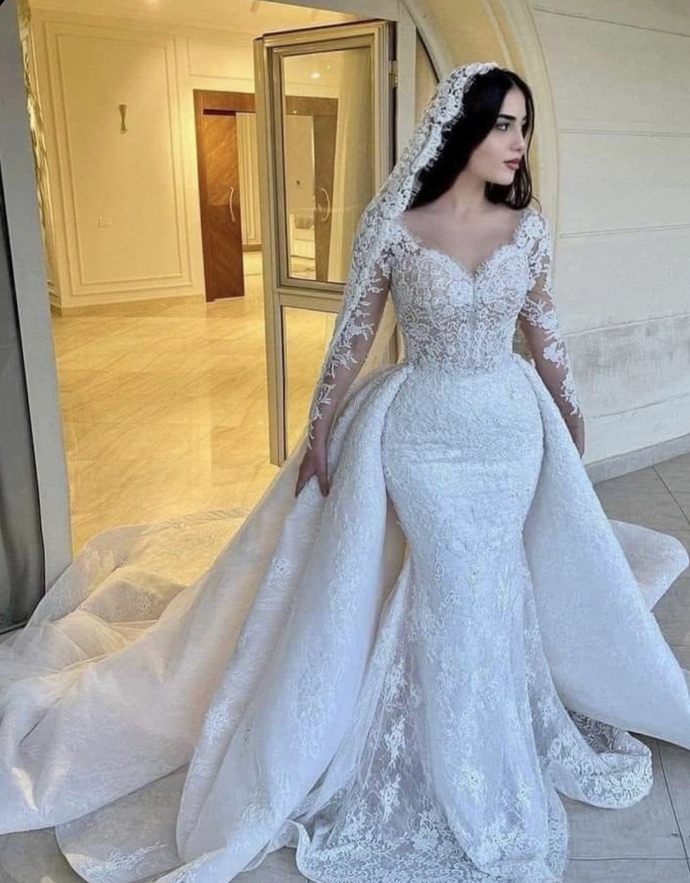 Birazda gelinlikleri konuşalım 👰🏻‍♀️💐?