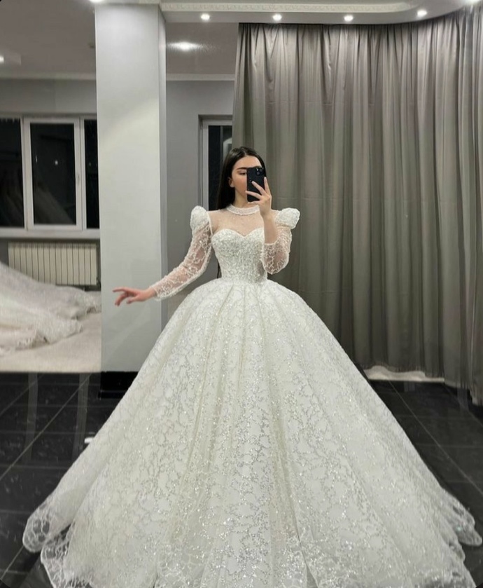 Birazda gelinlikleri konuşalım 👰🏻‍♀️💐?