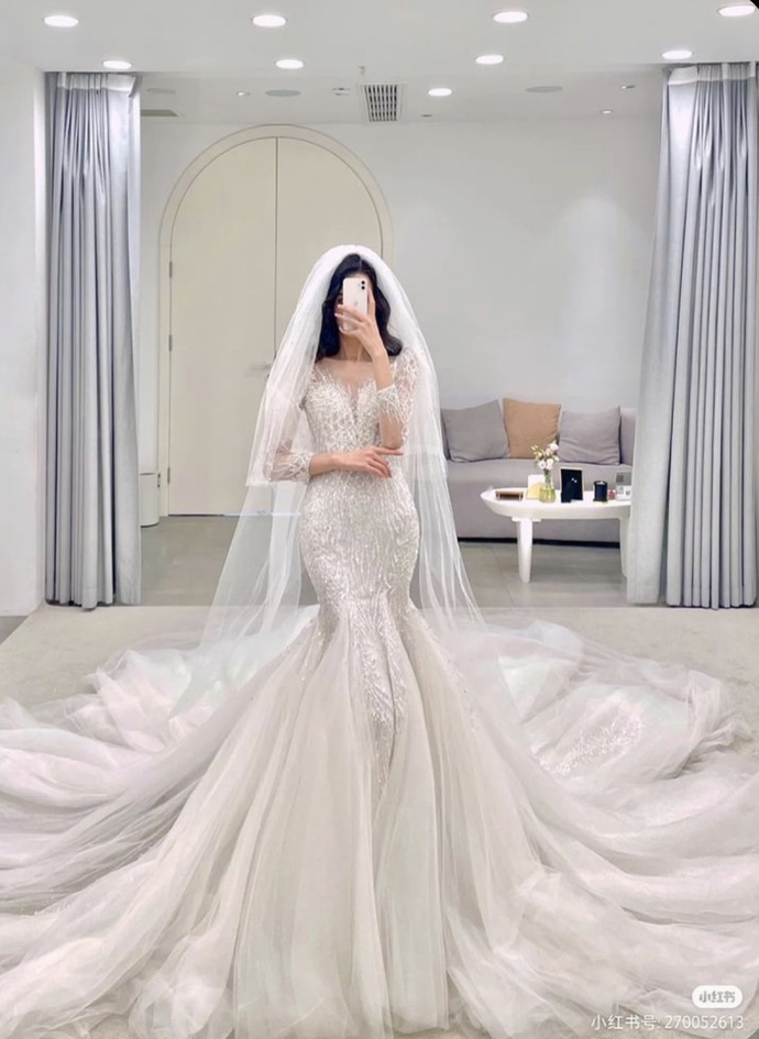 Birazda gelinlikleri konuşalım 👰🏻‍♀️💐?