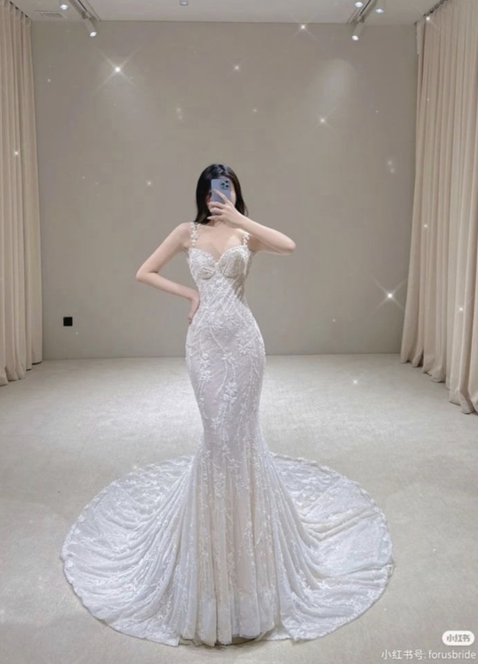 Birazda gelinlikleri konuşalım 👰🏻‍♀️💐?