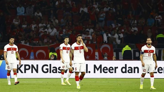 Milli futbol takımımız sizce neden başarısız oluyor?