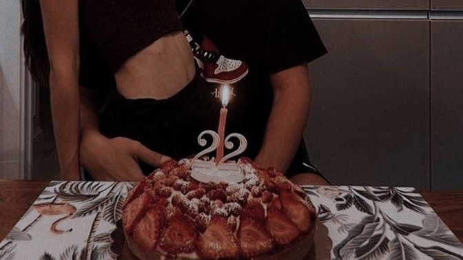 Sevgilinizin doğum gününü özel bir yemek ile mi yoksa pahalı hediyeler ile mi kutlarsınız?