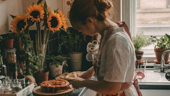 Neden temizlik ve yemek denilince akıllara hep kadın geliyor?