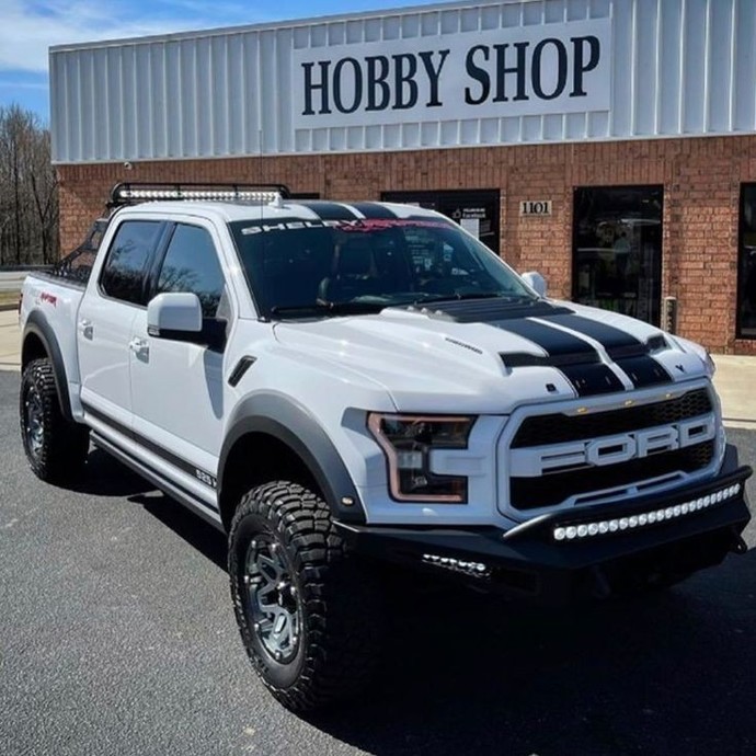 SUV bir araç olarak(hafif arazi koşulları ve asfaltta) Volvo XC 90 mı, Ford F 150 Raptor mı ?