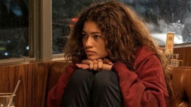 Nişanlım kırıcı bir şekilde bakireliğimi sorguluyor. Çok soğudum, ne yapmam gerek?