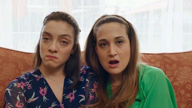 Sevmediğiniz birinin yüzüne güler misiniz?