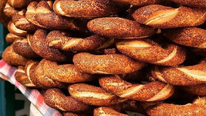 Fırından taze taze çıkan sımsıcak simite denk geldiğin ânı, neye benzetmek istersin hayatta?