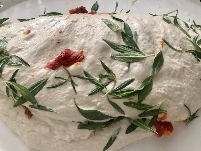 Kekikli, kuru domatesli miss kokulu ekmek sezonu açıldı! 😍Evde hiç ekmek yaptınız mı?