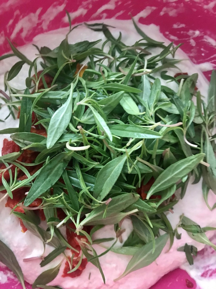 Kekikli, kuru domatesli miss kokulu ekmek sezonu açıldı! 😍Evde hiç ekmek yaptınız mı?