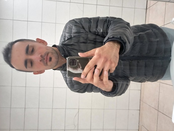 Tipi iyi olup sadece, geçirdiği bir rahatsızlıktan dolayı kafası biraz büyük olan birine şans verir misiniz? Lütfen dürüst olun?