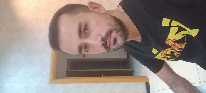 Tipi iyi olup sadece, geçirdiği bir rahatsızlıktan dolayı kafası biraz büyük olan birine şans verir misiniz? Lütfen dürüst olun?