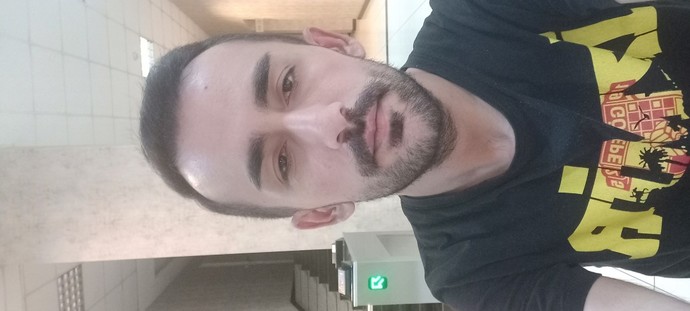 Tipi iyi olup sadece, geçirdiği bir rahatsızlıktan dolayı kafası biraz büyük olan birine şans verir misiniz? Lütfen dürüst olun?