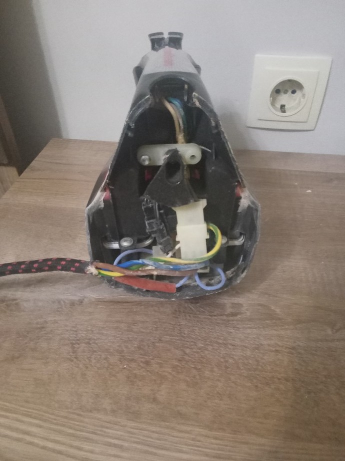 Ütüm kırıldı sizce bunu nakadara yaparlar?