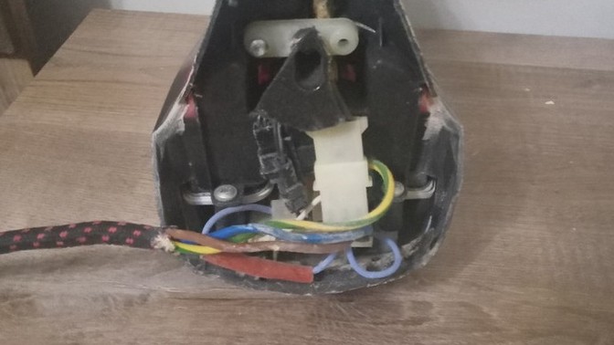 Ütüm kırıldı sizce bunu nakadara yaparlar?
