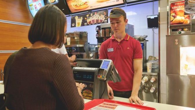 Yıllarca okudum, şimdi Popeyes'ta çalışıyorum, insanlar bu ayrıcalıkmış gibi davranıyor. Bu devirde iş bulmak ayrıcalık mı?