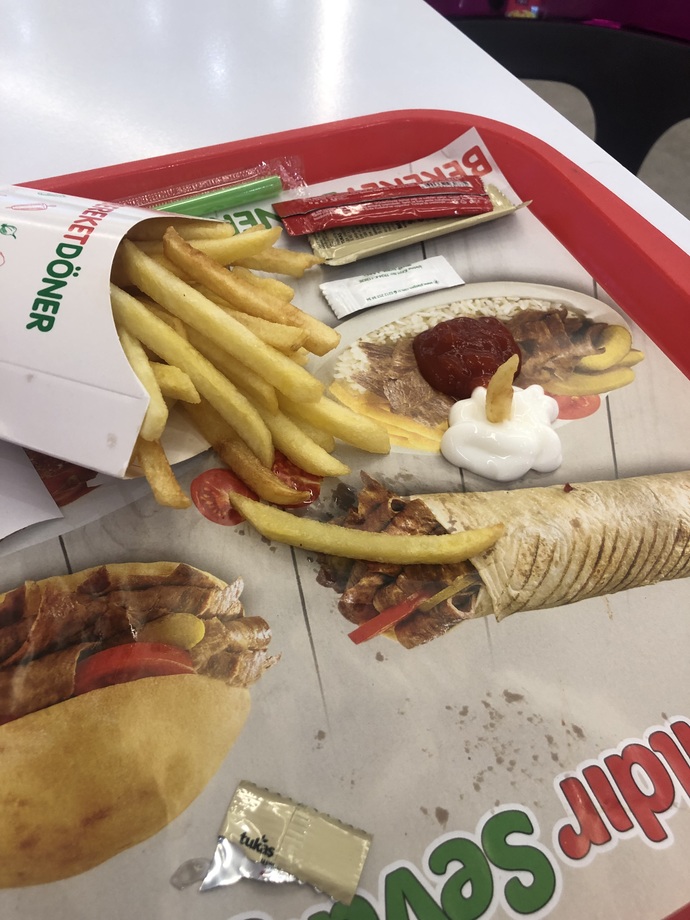 Patates kızartmasını ketçapla mı yersin, mayonezle mi?