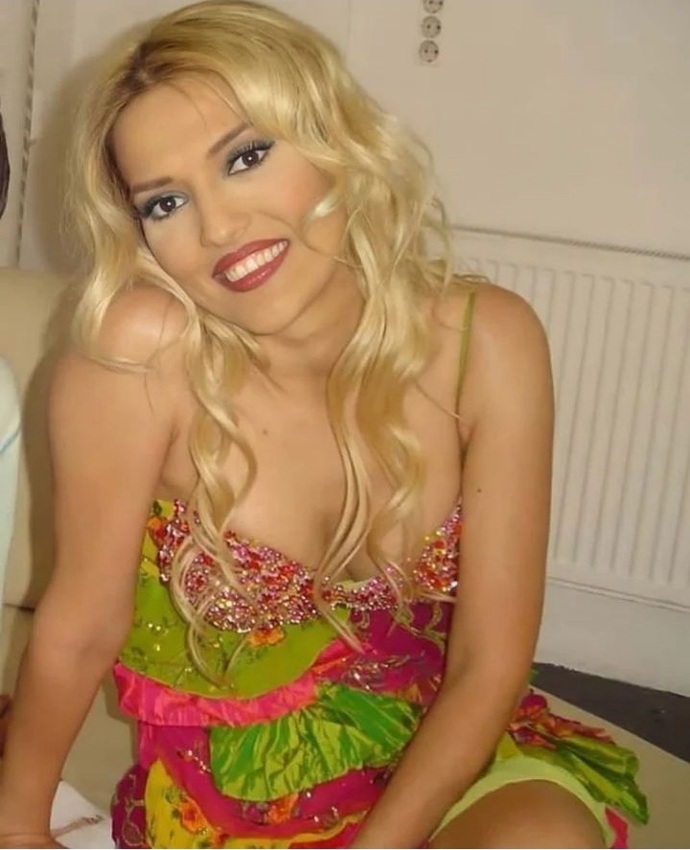 Çocukken Demet Akalına aşık olmuş olmam beni zevksiz biri mi yapıyor?