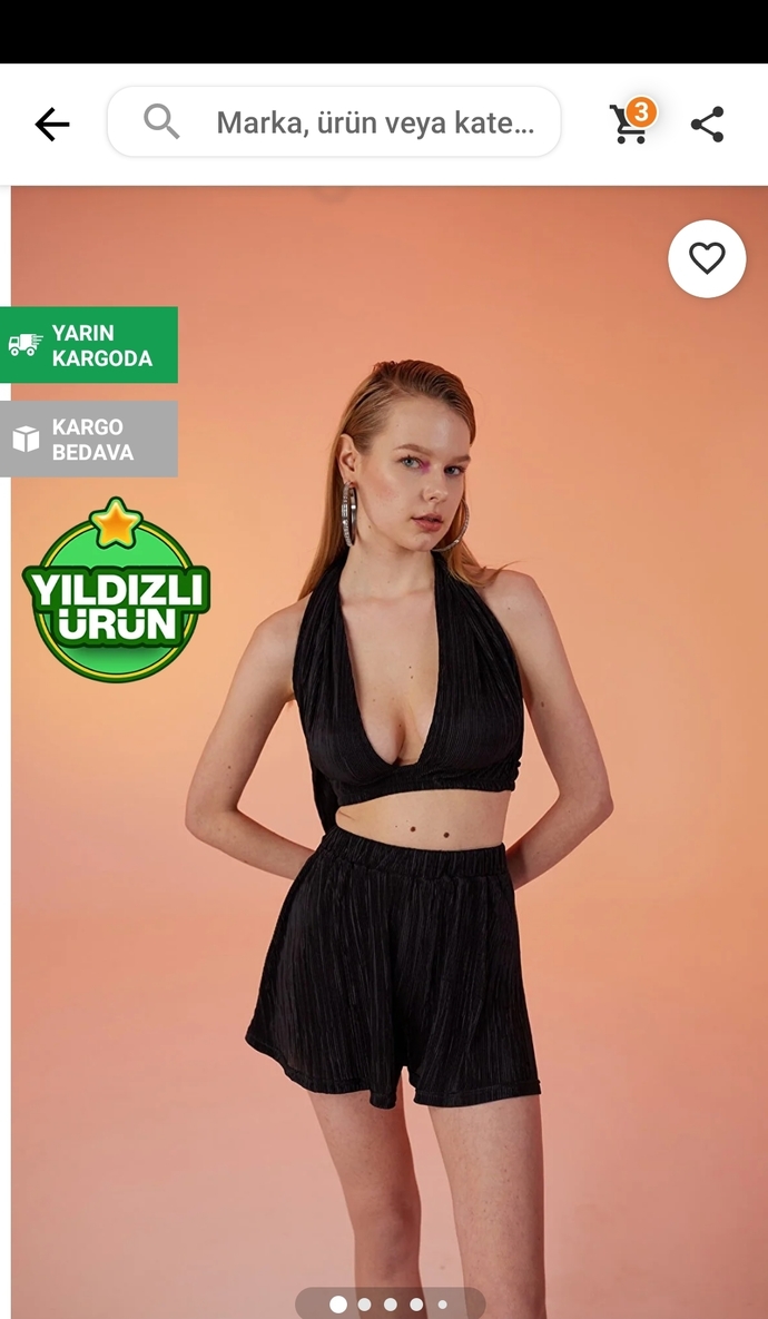 Dışarıda gerçekten istediği gibi giyinebilen var mı?