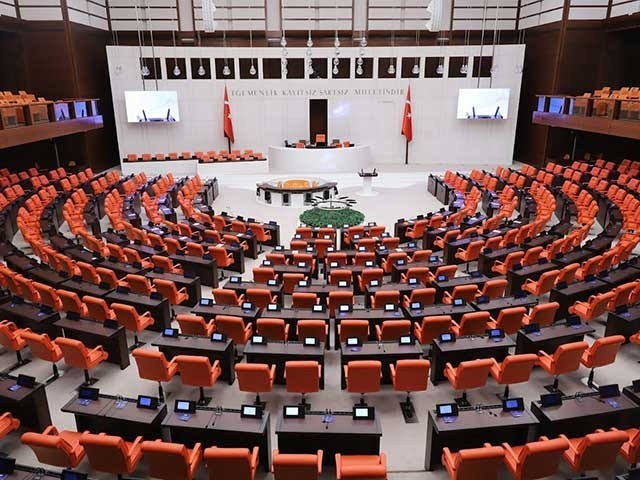 HÜDA-PAR milletvekili yemini edecek mi? Kendisi bakarız diye yanıt verdi etmezse ne olur?