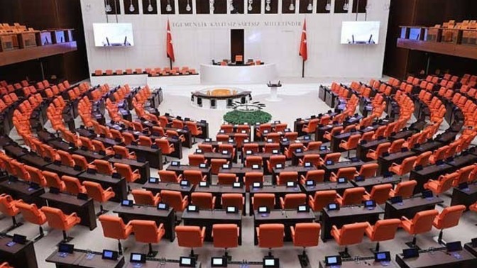 HÜDA-PAR milletvekili yemini edecek mi? Kendisi "bakarız" diye yanıt verdi etmezse ne olur?