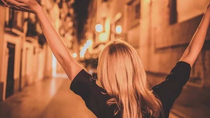 Bazı kadınlarda neden gereksiz bir samimiyet ve özgüven patlaması var?