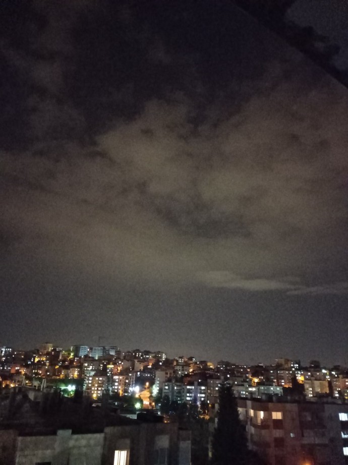 Aranızda şiir yazan var mı?