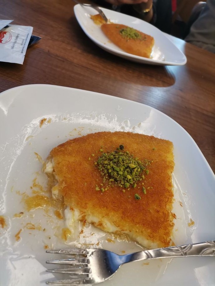 Künefe kaymakla mı, dondurmayla mı iyi gider?