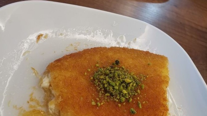 Künefe kaymakla mı, dondurmayla mı iyi gider?