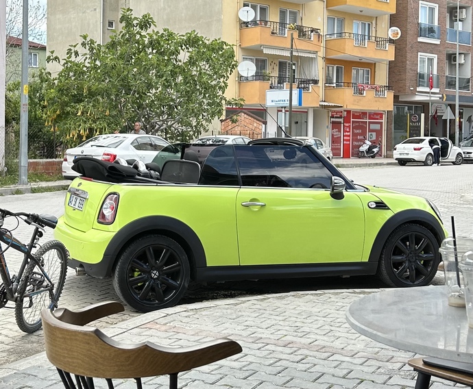 Cam filmleri çok mu koyu?