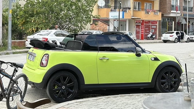 Cam filmleri çok mu koyu?
