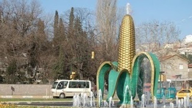 Alibeyköy’deki mısır heykelini yapan heykeltıraş, böyle bir yerde heykel yapmışım daha ne istiyorsun dedi. Mısır heykelini nasıl buldunuz?