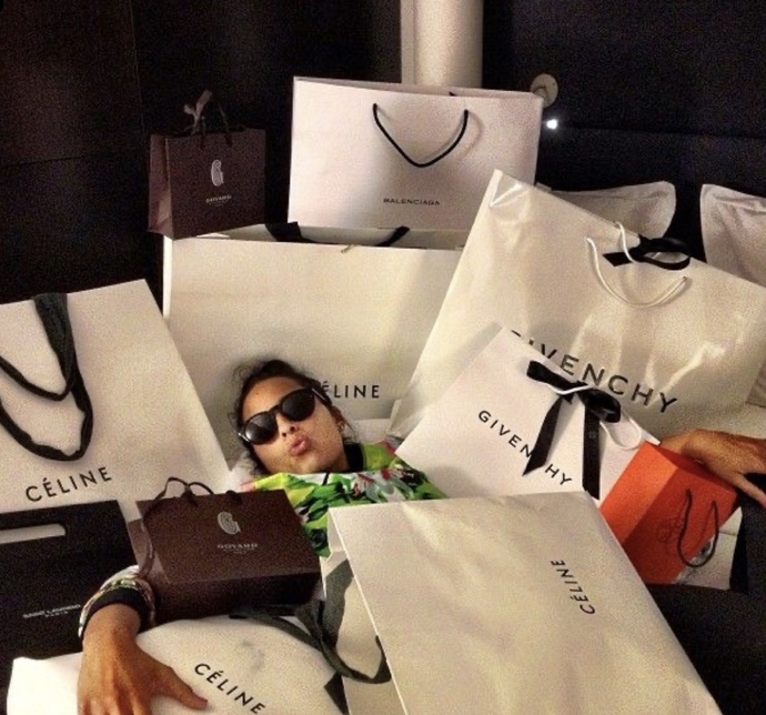 Alışveriş yaparken kendinizi kaybettiğiniz oluyor mu 🛍️🎀?