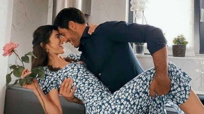 Sosyal medyada ilişkileri hakkında gereğinden fazla paylaşım yapan çiftlerin mutsuz olduğuna inanıyor musunuz?