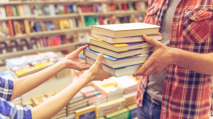 Kitap satın almak sizce lüks mü yoksa temel bir ihtiyaç mı?