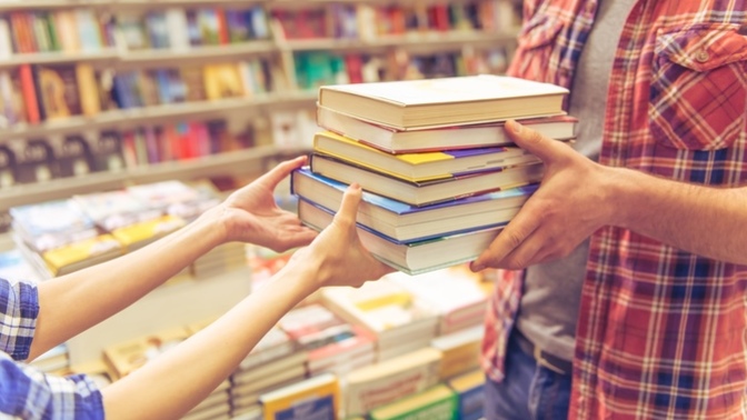 Kitap satın almak sizce lüks mü yoksa temel bir ihtiyaç mı?